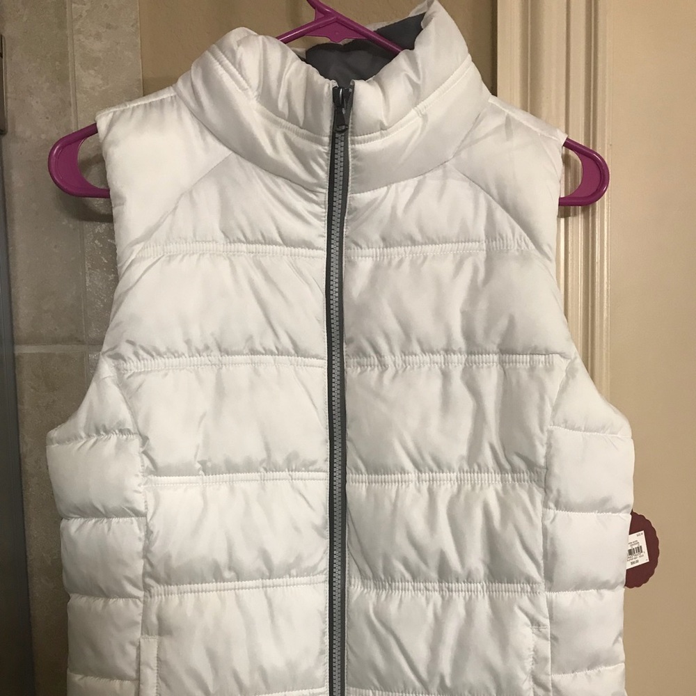 New White puff vest